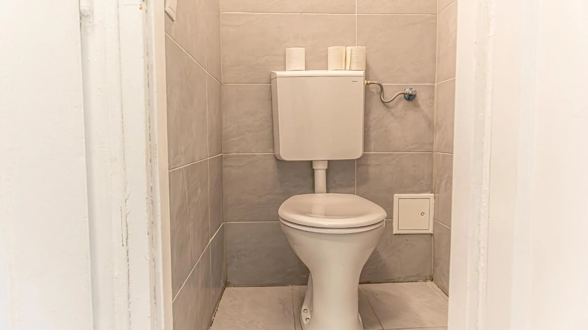 Convenient 2Br Apt. Near U6 Station Am Schoepfwerk Βιέννη