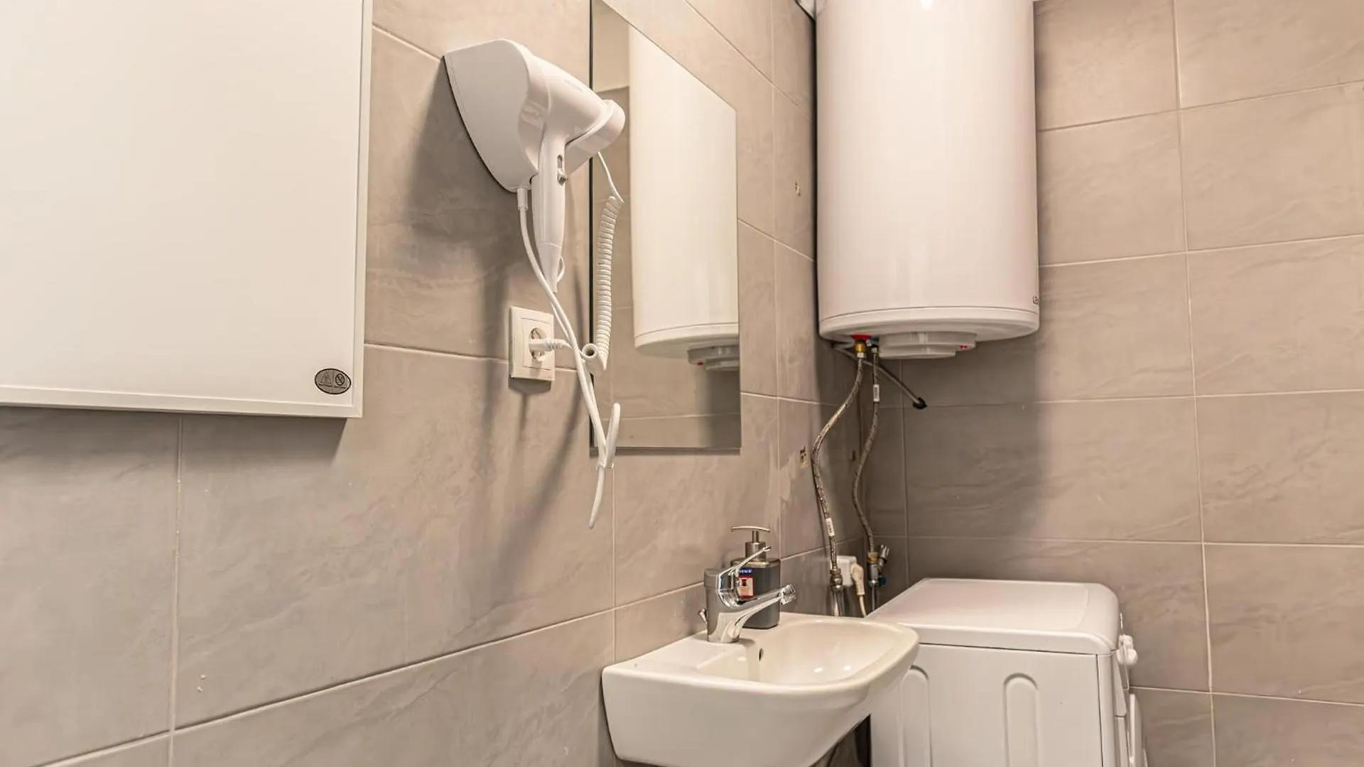 Convenient 2Br Apt. Near U6 Station Am Schoepfwerk Βιέννη Διαμέρισμα