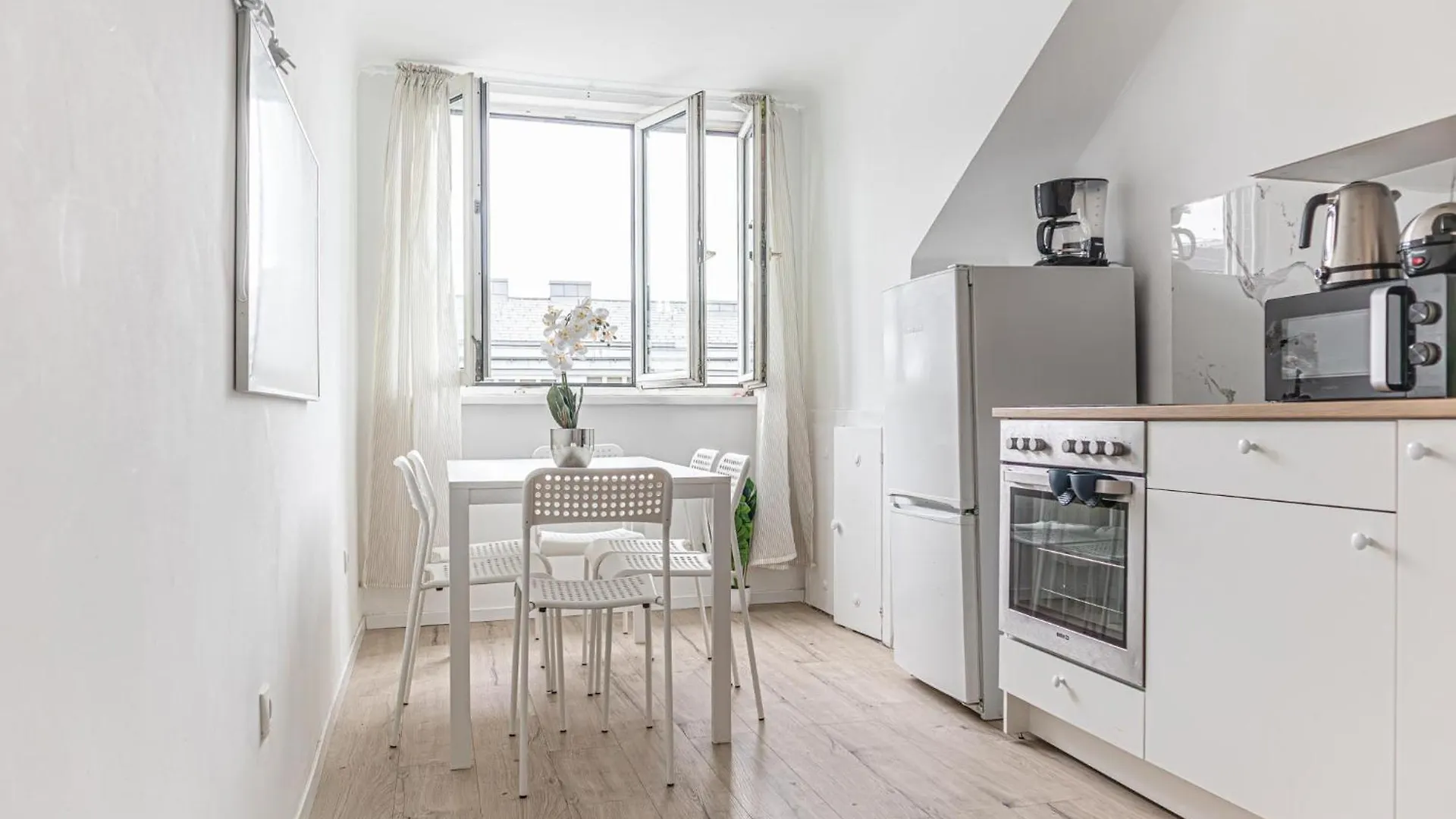 Convenient 2Br Apt. Near U6 Station Am Schoepfwerk Βιέννη